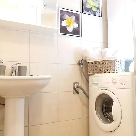 Lotus Apartment *